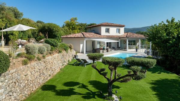 Belle villa d'architecte au calme avec vue dégagée