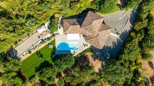 Belle villa d'architecte au calme avec vue dégagée