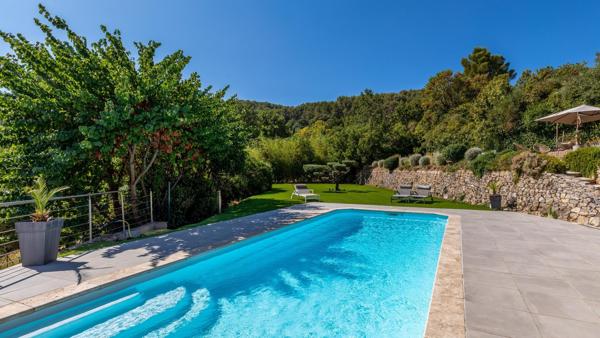 Belle villa d'architecte au calme avec vue dégagée