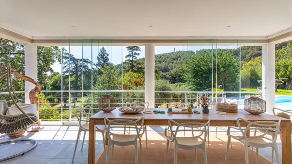 Belle villa d'architecte au calme avec vue dégagée