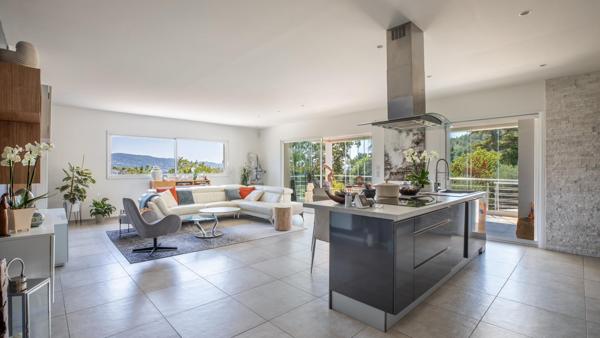 Belle villa d'architecte au calme avec vue dégagée