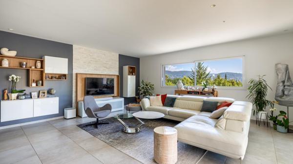 Belle villa d'architecte au calme avec vue dégagée