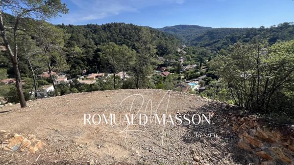 Terrain constructible de 1514m2 en position dominante