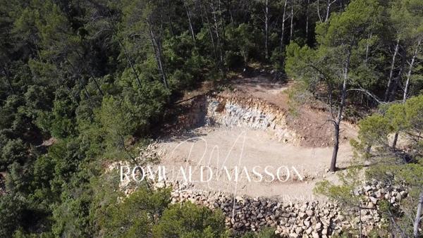 Terrain constructible de 1514m2 en position dominante