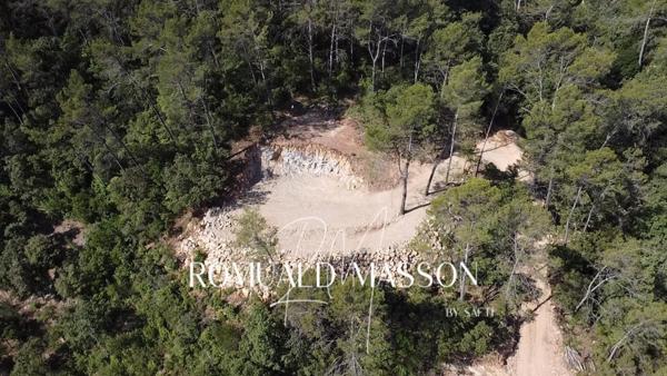 Terrain constructible de 1514m2 en position dominante