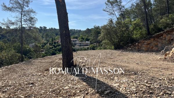 Terrain constructible de 1514m2 en position dominante
