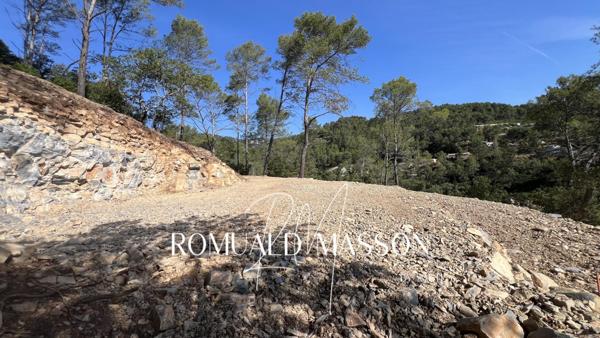 Terrain constructible de 1514m2 en position dominante