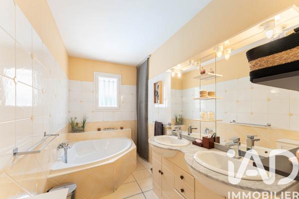 Maison à vendre 4 pièces 101 m² Gignac-la-Nerthe