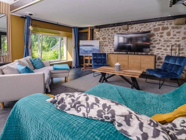 Dpt Creuse (23), à vendre Saint Vaury propriété de 35 pièces - Piscine - Terrain 1,10 ha