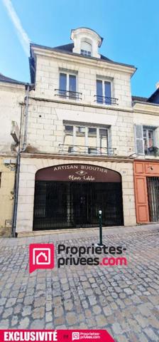 Immeuble de 94 m² avec commerce et logement 3 pièces et 2 chambres