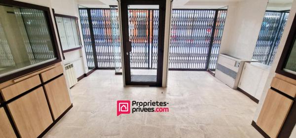 Immeuble de 94 m² avec commerce et logement 3 pièces et 2 chambres
