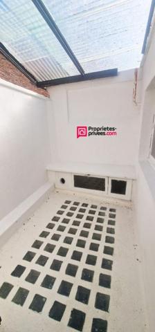 Immeuble de 94 m² avec commerce et logement 3 pièces et 2 chambres