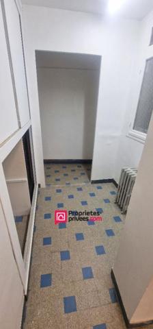 Immeuble de 94 m² avec commerce et logement 3 pièces et 2 chambres