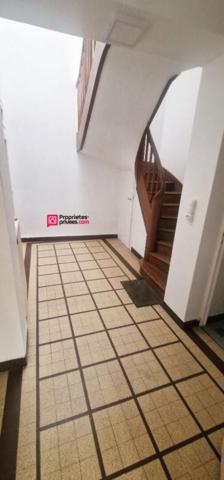 Immeuble de 94 m² avec commerce et logement 3 pièces et 2 chambres