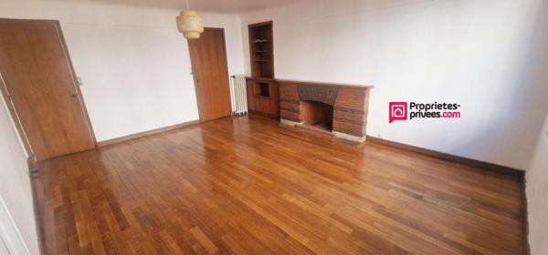 Immeuble de 94 m² avec commerce et logement 3 pièces et 2 chambres