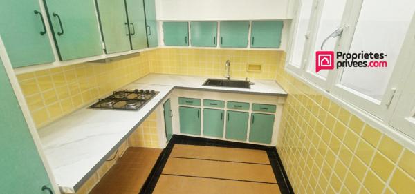 Immeuble de 94 m² avec commerce et logement 3 pièces et 2 chambres