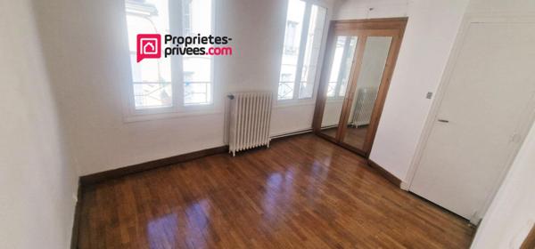 Immeuble de 94 m² avec commerce et logement 3 pièces et 2 chambres