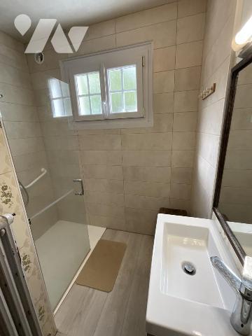 PLOEMEUR - BOURG - Maison de 101m² a proximité immédiate du bourg.