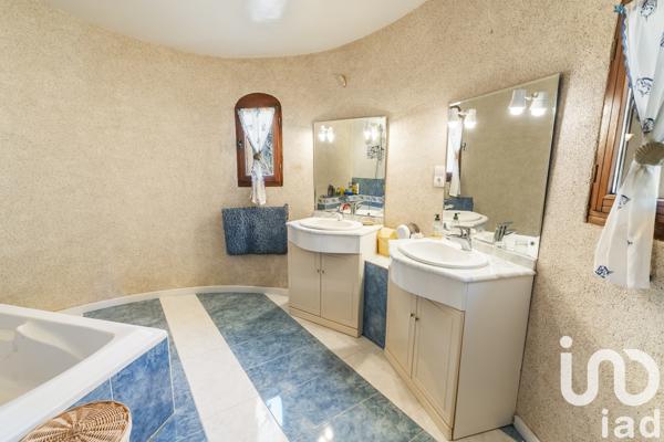 Maison à vendre 10 pièces 270 m² Saint-Maximin-la-Sainte-Baume
