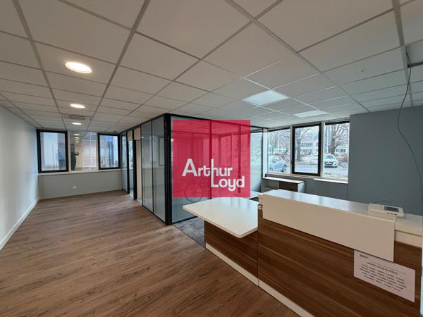 Bureau à louer 112 m² à Eybens accès espaces partagés possible