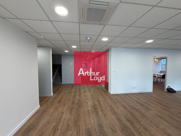 Bureau à louer 112 m² à Eybens accès espaces partagés possible