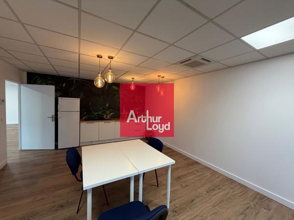 Bureau à louer 112 m² à Eybens accès espaces partagés possible