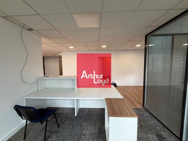 Bureau à louer 112 m² à Eybens accès espaces partagés possible