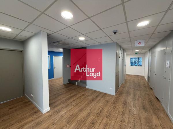 Bureau à louer 112 m² à Eybens accès espaces partagés possible