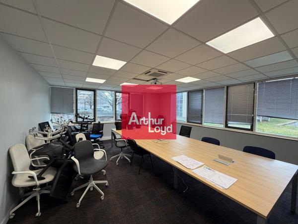 Bureau à louer 112 m² à Eybens accès espaces partagés possible