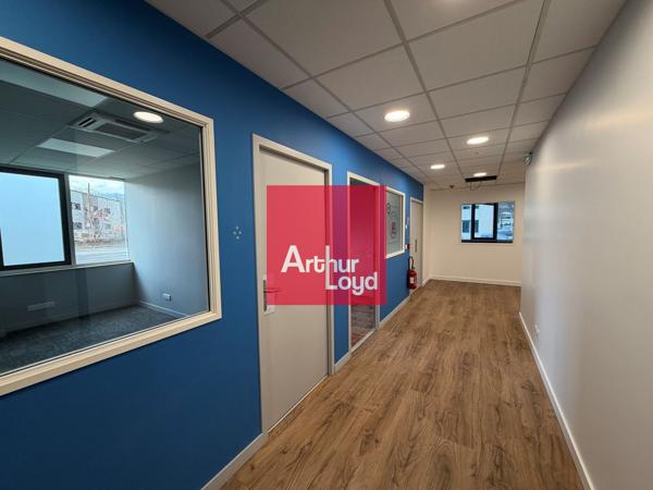 Bureau à louer 112 m² à Eybens accès espaces partagés possible