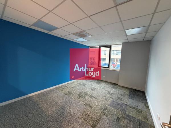 Bureau à louer 112 m² à Eybens accès espaces partagés possible