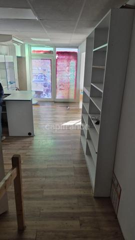 Affaire à saisir: Immeuble avec Local commercial MONTREJEAU (31) surface totale 363 m2 RDC + 2 étages et 1 studio