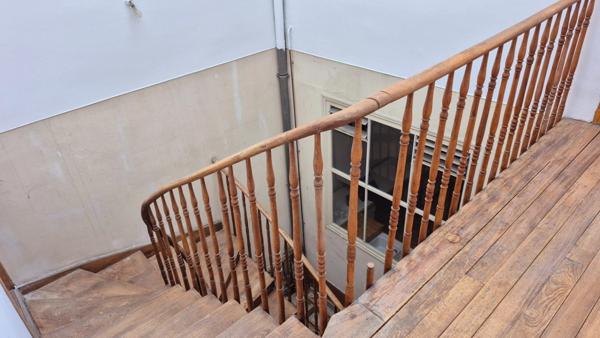 Affaire à saisir: Immeuble avec Local commercial MONTREJEAU (31) surface totale 363 m2 RDC + 2 étages et 1 studio