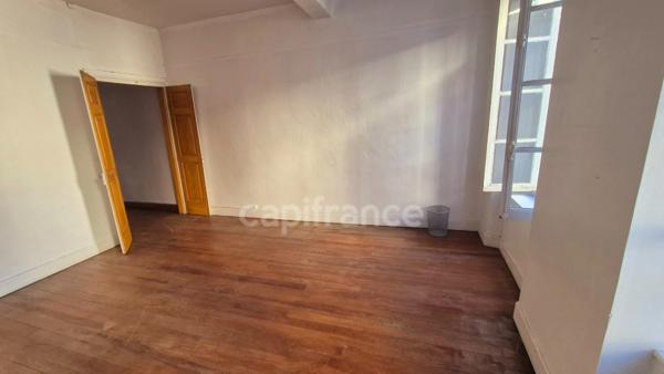 Affaire à saisir: Immeuble avec Local commercial MONTREJEAU (31) surface totale 363 m2 RDC + 2 étages et 1 studio