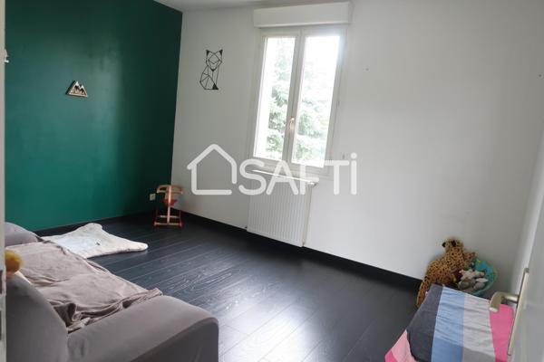 Magnifique maison édifiée en 2006! Belles prestations!Piscine! Coup de coeur garanti!