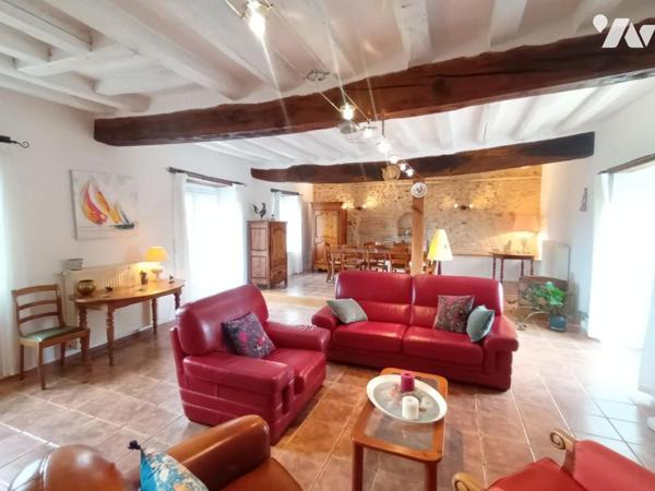 Maison ancienne pleine de charme et en parfait état sur beau terrain de plus de 9000 m²