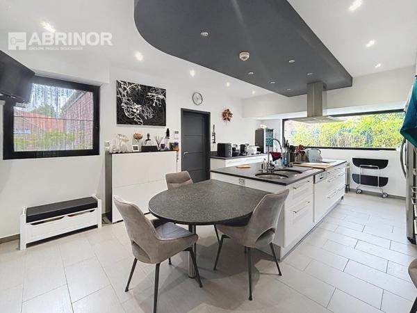 Capinghem, villa contemporaine de 312m²