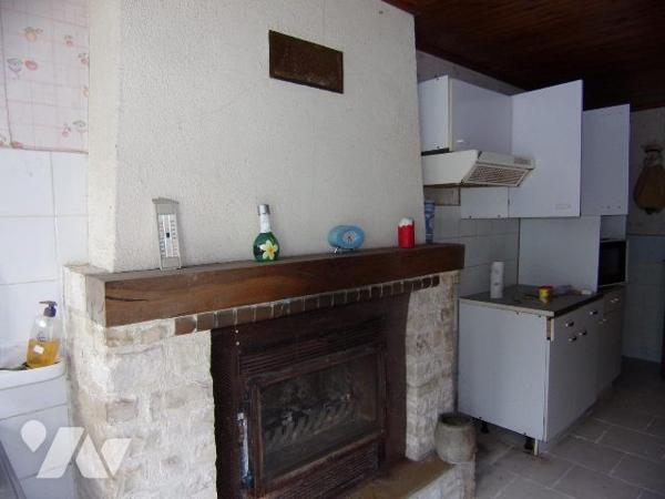 MAISON EN PIERRE  A RENOVER