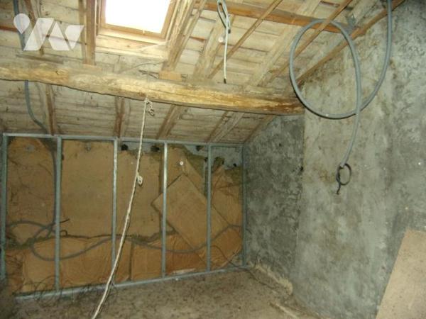 MAISON EN PIERRE  A RENOVER