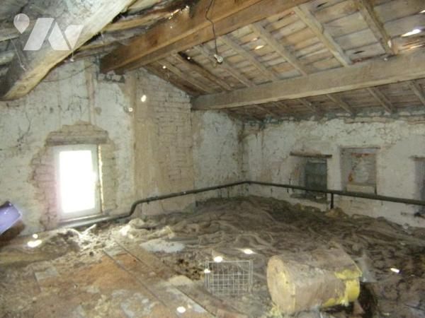 MAISON EN PIERRE  A RENOVER