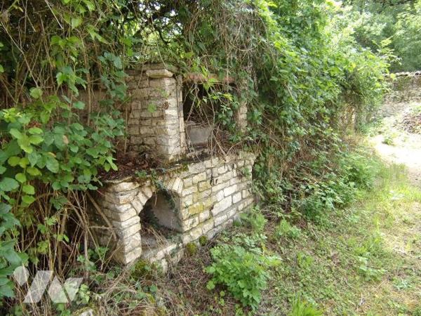 MAISON EN PIERRE  A RENOVER