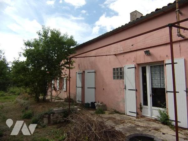 MAISON EN PIERRE  A RENOVER
