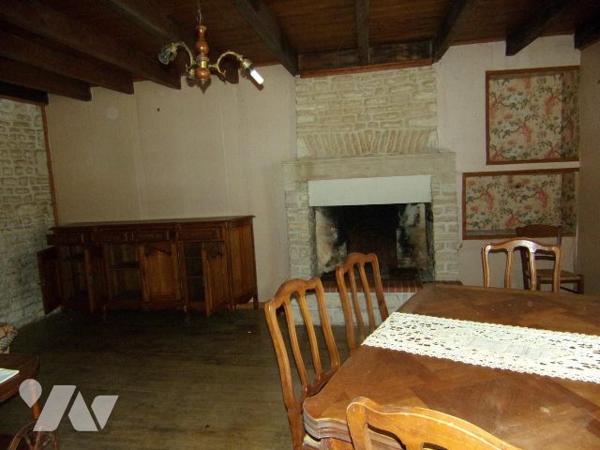 MAISON EN PIERRE  A RENOVER