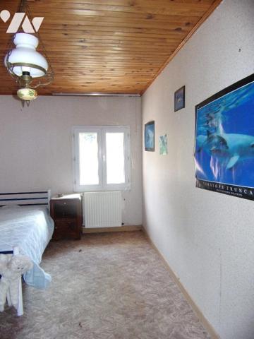 MAISON EN PIERRE  A RENOVER