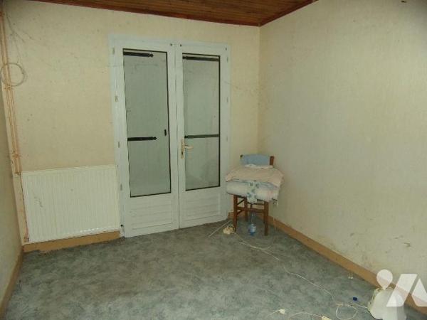 MAISON EN PIERRE  A RENOVER