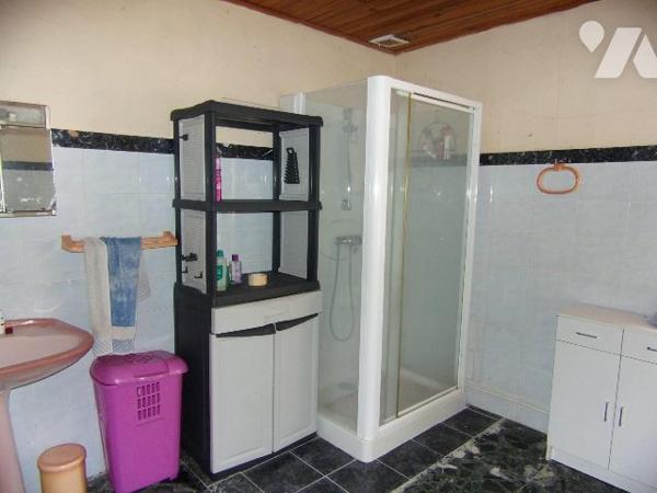 MAISON EN PIERRE  A RENOVER