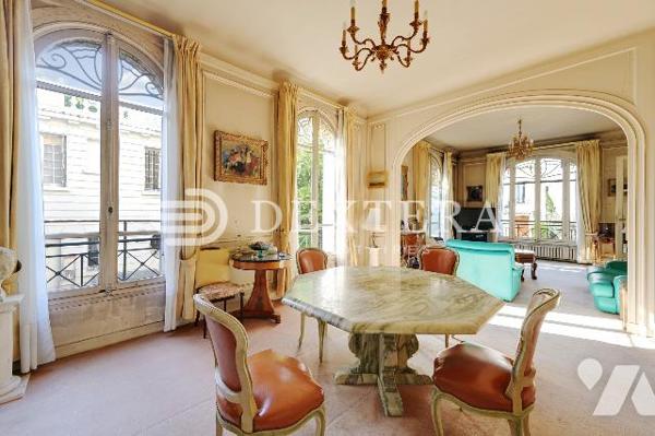 Hôtel particulier Belle Époque avec jardin - Neuilly-sur-Seine