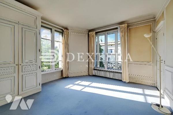 Hôtel particulier Belle Époque avec jardin - Neuilly-sur-Seine