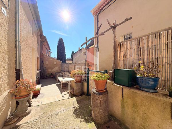 A VENDRE EN EXCLUSIVITE 84530 VILLELAURE MAISON DE VILLAGE TYPE 5 PIECES D'ENVIRON 149M² AVEC COUR ET CAVE