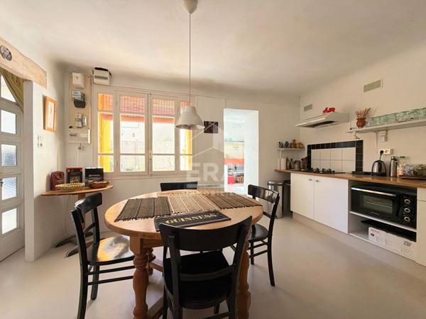 A VENDRE EN EXCLUSIVITE 84530 VILLELAURE MAISON DE VILLAGE TYPE 5 PIECES D'ENVIRON 149M² AVEC COUR ET CAVE